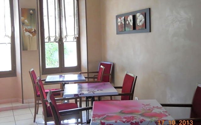 Hôtel Restaurant Le Castel Fleuri