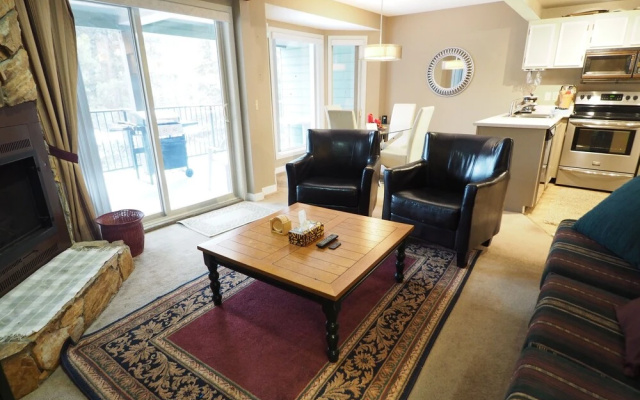 Clearview 803 2 Bedroom Condo by Redawning
