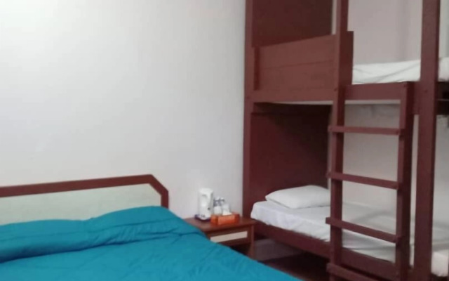 OYO 90675 Holiday View Inn