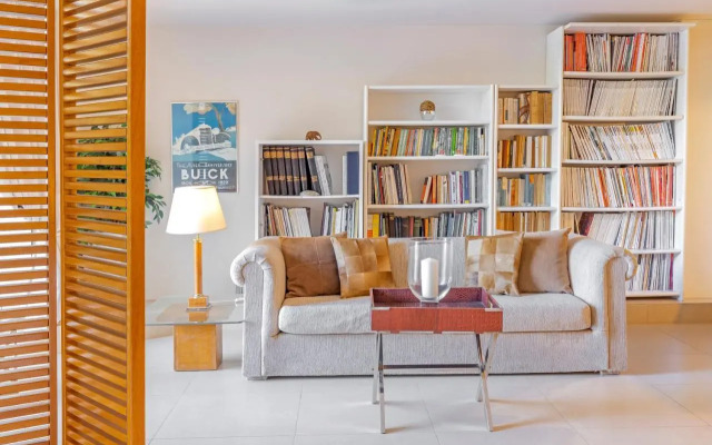 Couple's Getaway , Modern Amenities & Sophisticated Style