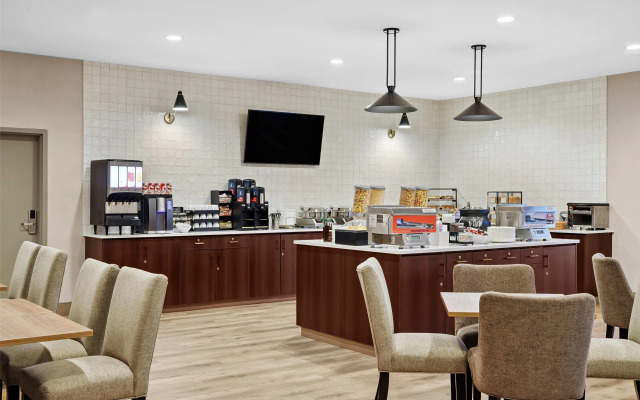 Ramada by Wyndham Drumheller Hotel & Suites