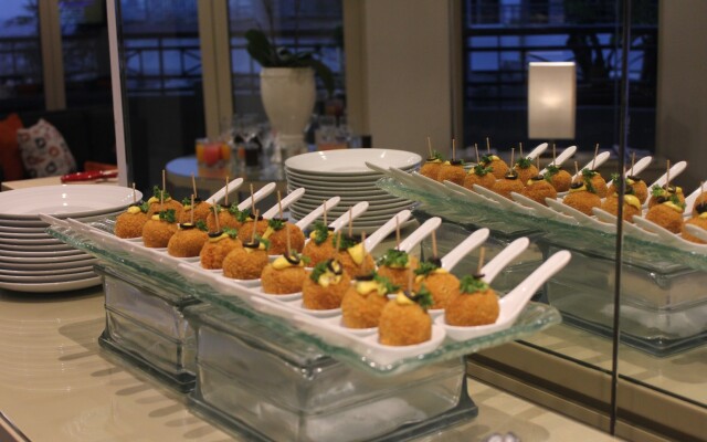 Grand Tropic Suites Hotel