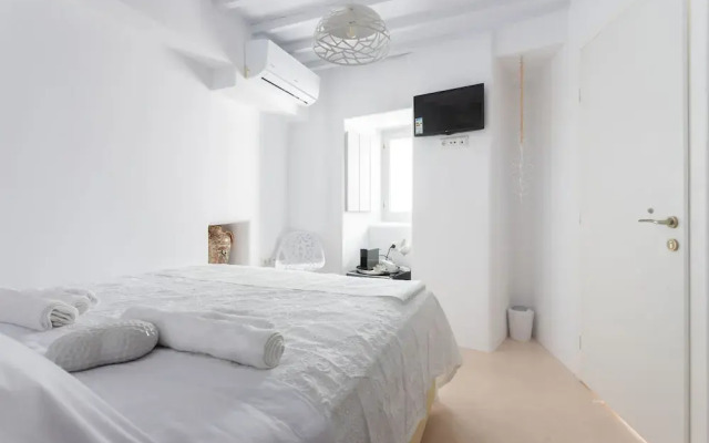 aniko suites Chora