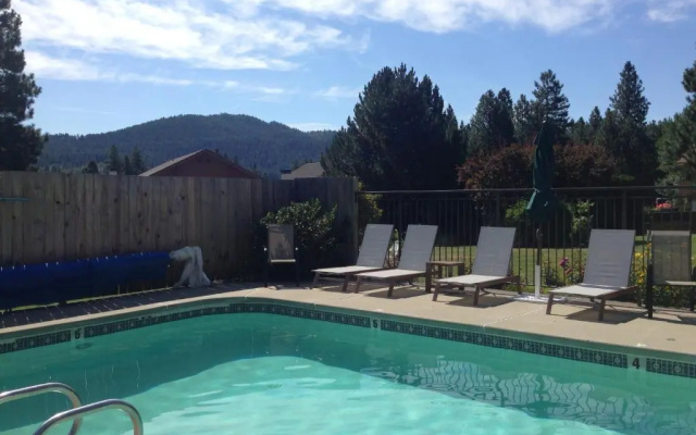 Blue Elk Inn