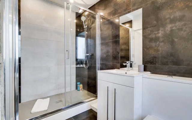 Stunning 4 Bed & 4 Bath House- Hyde Park