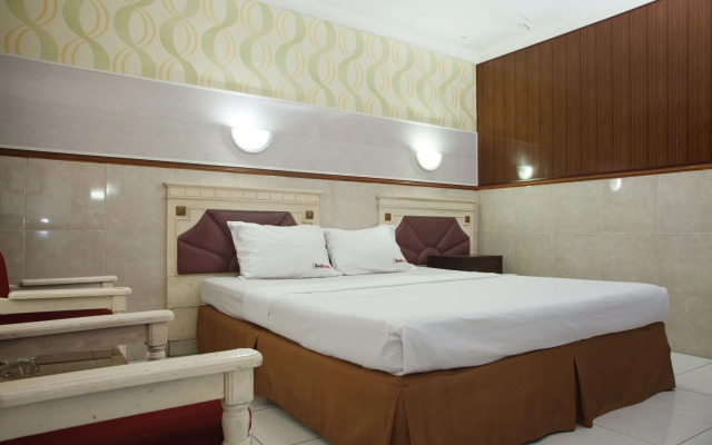 RedDoorz Near Tunjungan Plaza