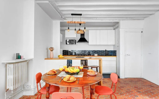 Bright 1BR Bastille Getaway - 4 Guests