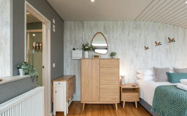Sustainable Pod on Old Chalford Farm