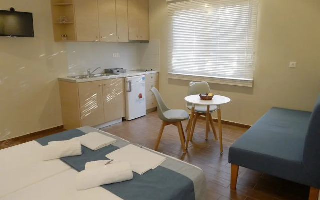 Ampoulos Rooms & Apartments