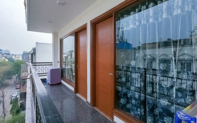 Under My Roof Luxury Apartment