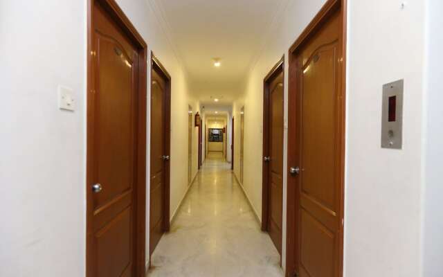 OYO 15101 Hotel Royal Paris