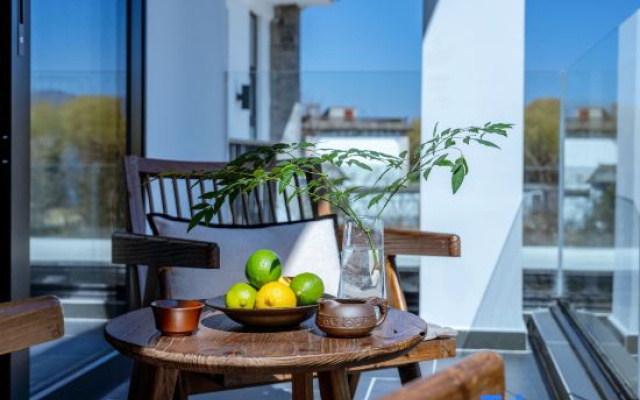 Dali Anbian Homestay (Longkan Wharf Scenic Area Ecological Corridor Branch) – Balcony – Dali