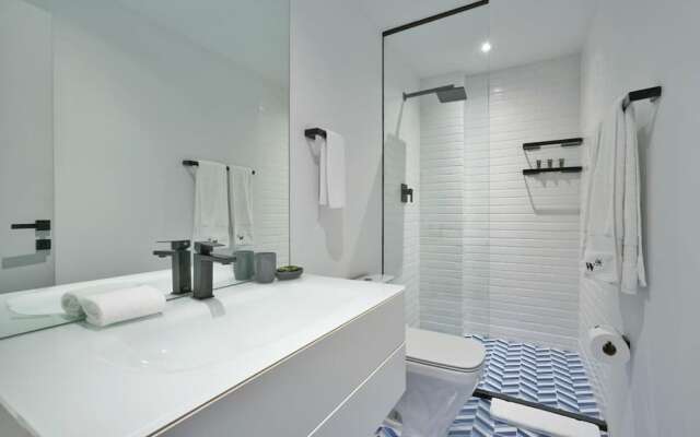 w Spectacular 2BR in Plaza Herrera