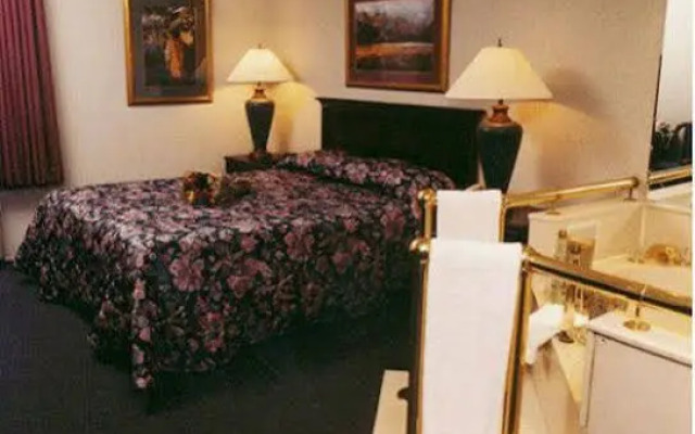 Lees Inn & Suites-Muncie