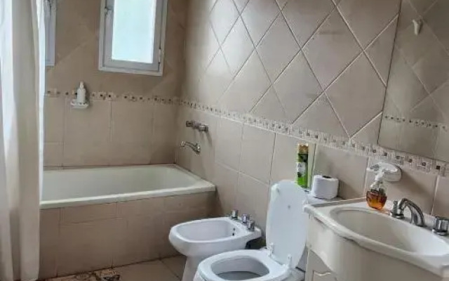 Cerca de todo amplio