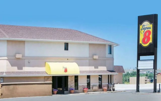 Super 8 Casper West