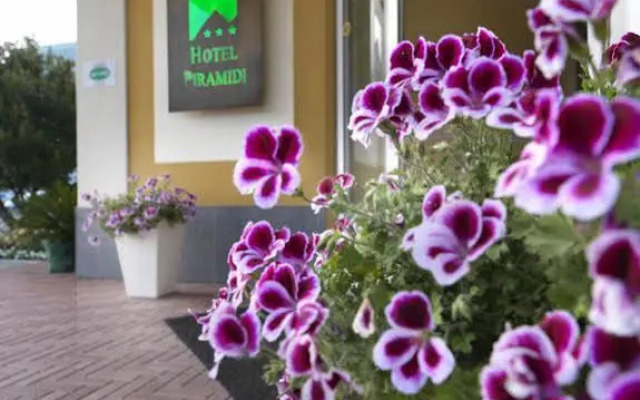 Piramidi