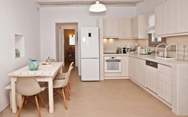 White Tinos Luxury Suites