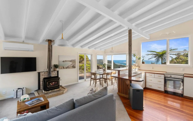 Piha - City Escape, Piha Holiday Home