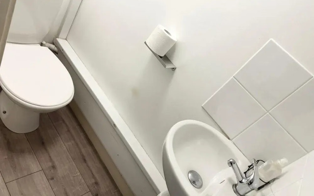 4 Bed House-garden-parking-15 min Elizabeth Line