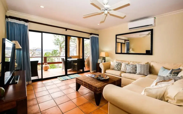 Spectacular - spacious unit in Flamingo in front of the beach