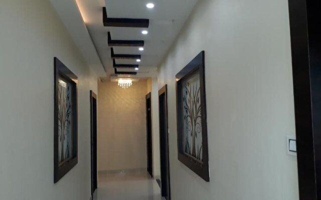 Hotel Prakshi Palace