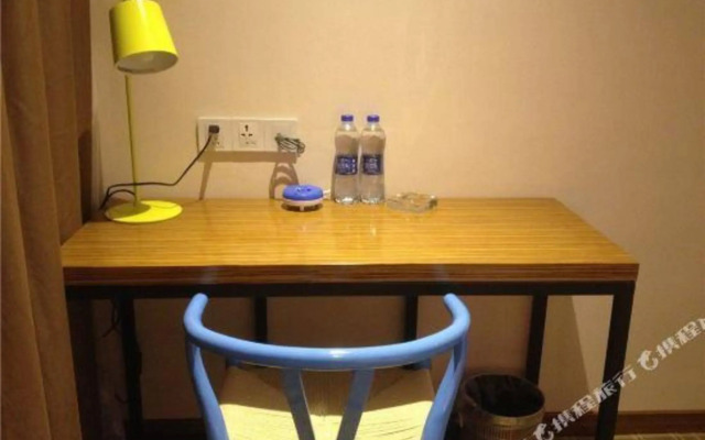 Super 8 Kaifeng City Government