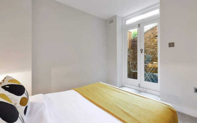 Elegant 2 Bed Apt W/patio nr West Hampstead