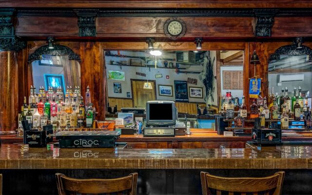 HiWay 40 Grill and Lodge