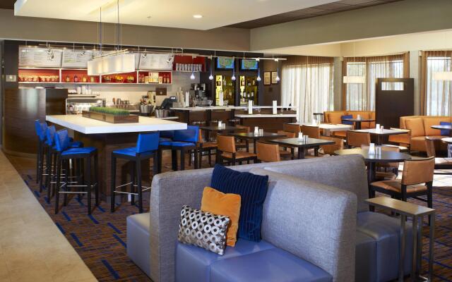 Courtyard by Marriott Chicago Deerfield