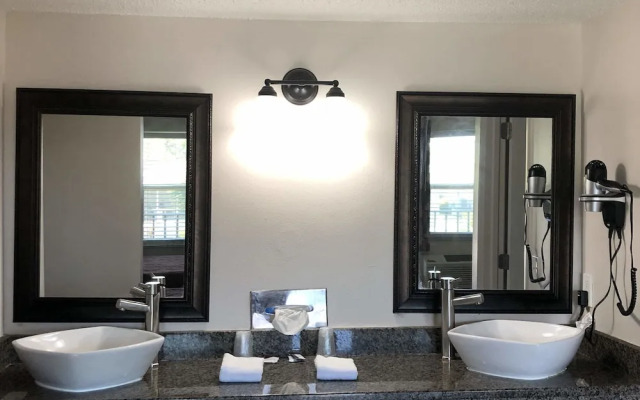 Gem Coast Inn LLC