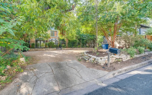 4 Mi to Dtwn: Pet-friendly Austin Studio