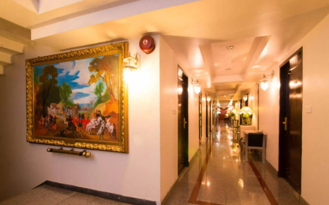Diamond City Hotel