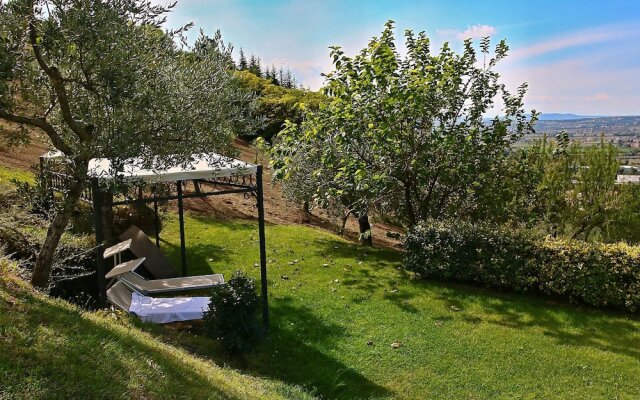 Quaint Farmhouse in Trevi With Swimming Pool