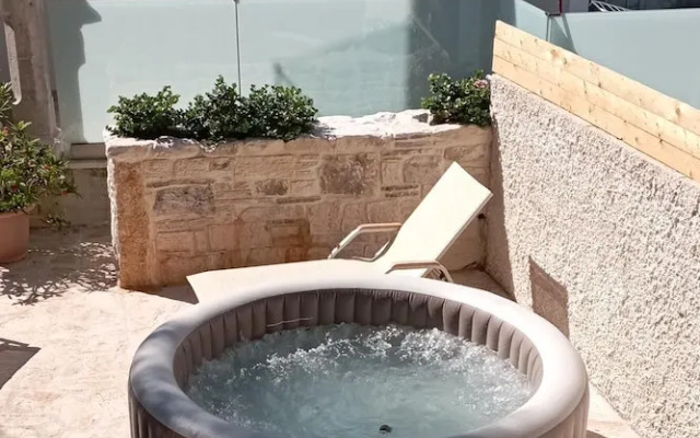 Villa Nikolakis Kerasia, on the beach