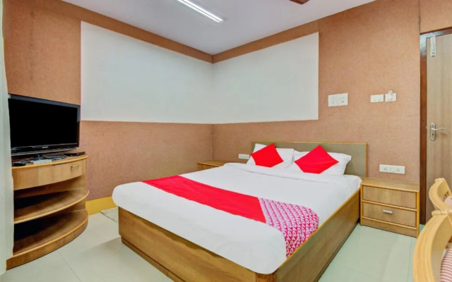 OYO 1327 Inchara Hotel