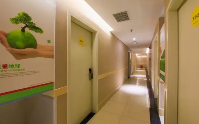 100 Inn (Shanghai Changhai Hospital & Xiangyin Road Metro Station)