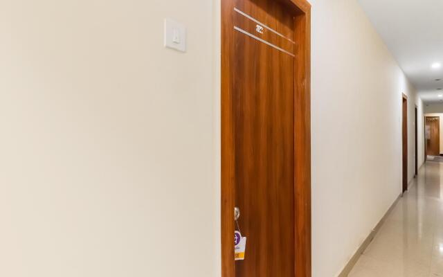 OYO 68894 Bommarillu Residency