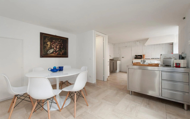 Ancient Palace In Downtown Rome