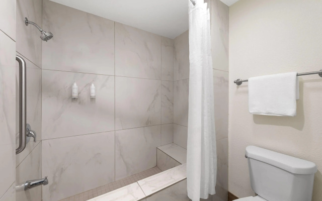 Travelodge Inn & Suites by Wyndham Anaheim on Disneyland Dr