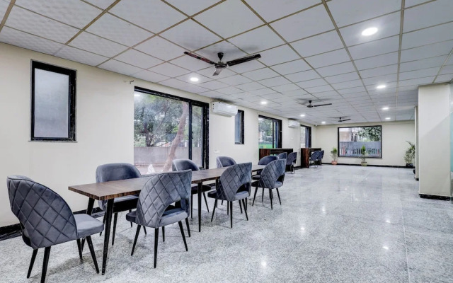 MadStays - Sector 29 - Gurugram