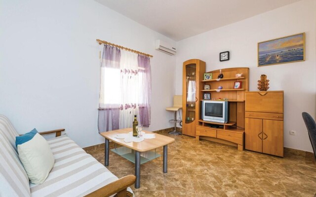 Stunning Apartment in Lukovo Sugarje With 2 Bedrooms