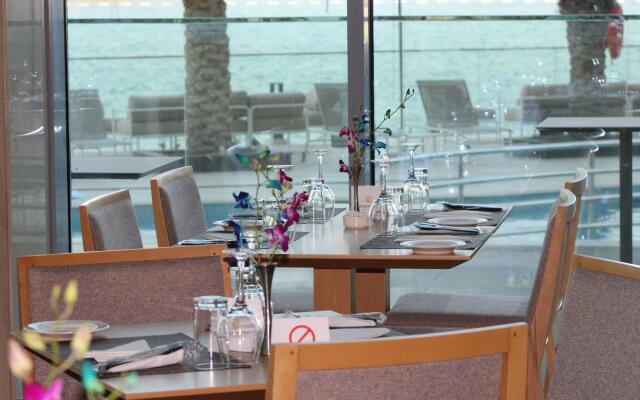 Grand Swiss-Belhotel Waterfront Seef