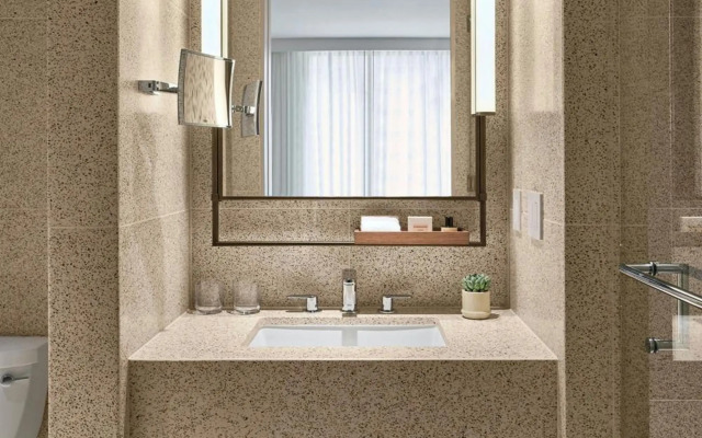 The Hollywood Grande, Autograph Collection