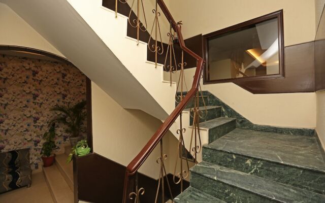 OYO 8535 Hotel Mayarch