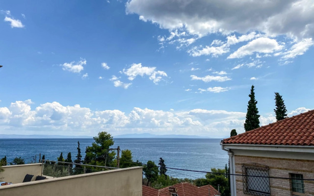 Beachfront apartment in the suburbs of Volos