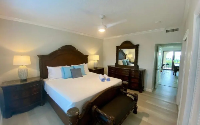 Oceanfront Condo on Seven Mile Beach