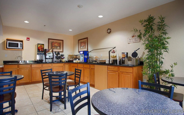 Best Western Edgewater Inn