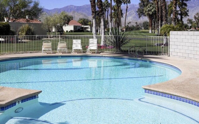 Sleek Rancho Mirage Villa: Patio, Pool, Golf!