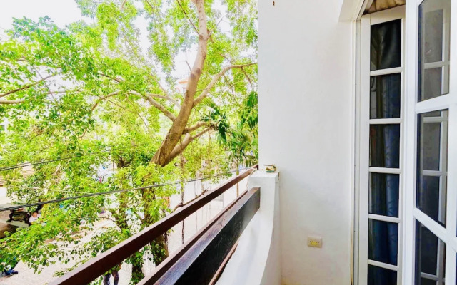 5th Avenue 3 People Balcony Apartment